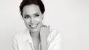 “Proses cerai terhenti karena ia (Angelina Jolie) belum mampu melunaskan biaya perceraian untuk saat ini,” ujar sumber yang dilansir dari Ace Showbiz. (Instagram/angelinajolieofficial)