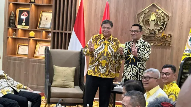 Gubernur Jawa Barat Ridwan Kamil dan Ketua Umum Partai Golkar Airlangga Hartarto.