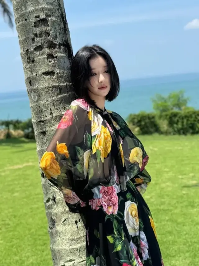 Gaya Fresh Seo Ye Ji dengan Potongan Rambut Pendek. [@yeyeji_seo]