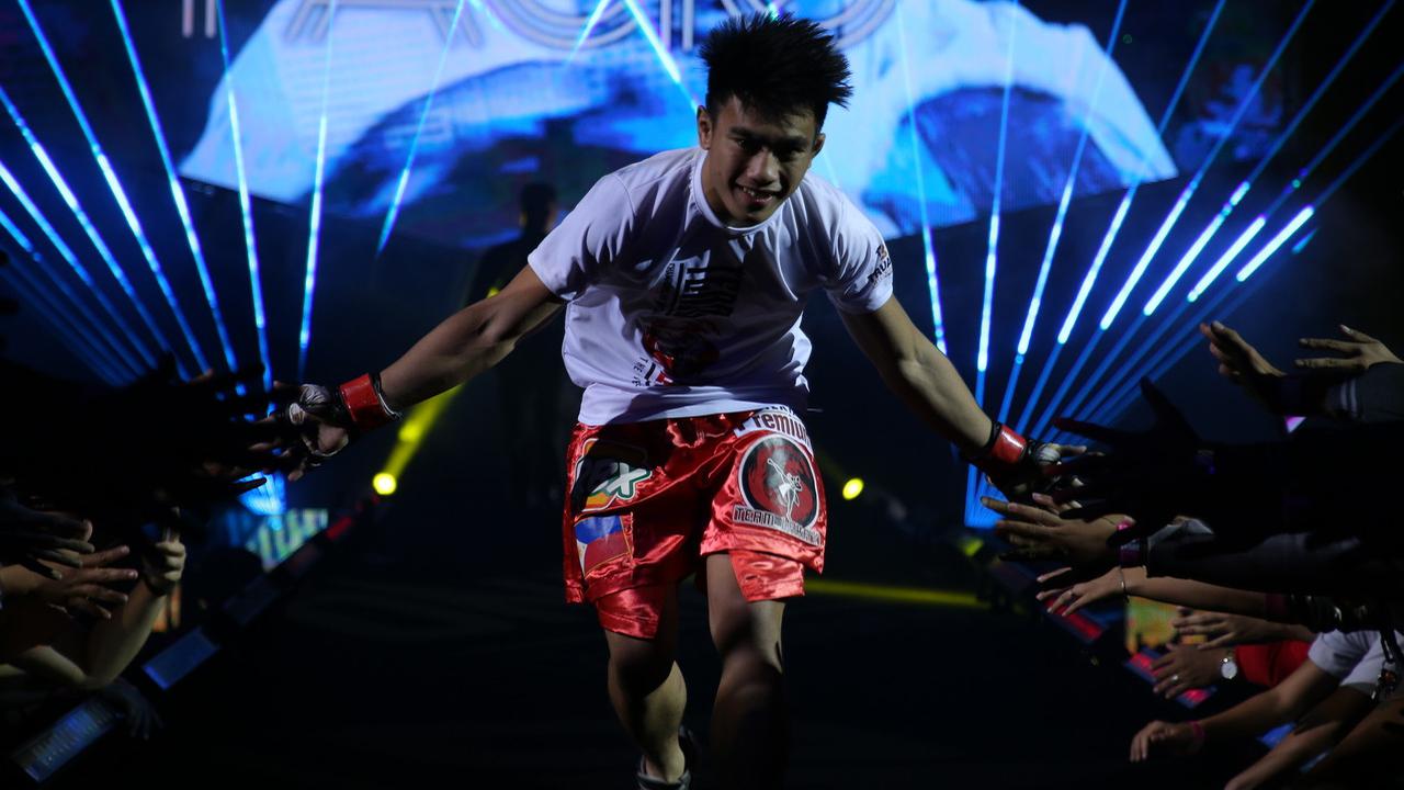 Joshua “The Passion” Pacio akan mempertahankan gelar Strawweight World Champion lawan Yosuke Saruta di One: Eternal Glory, Januari mendatang. (One Championship)