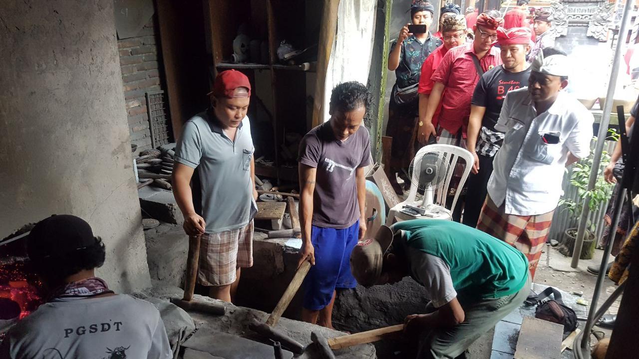 Turis-Turis Mendadak Lenyap dari Desa Pengrajin Gong Bali