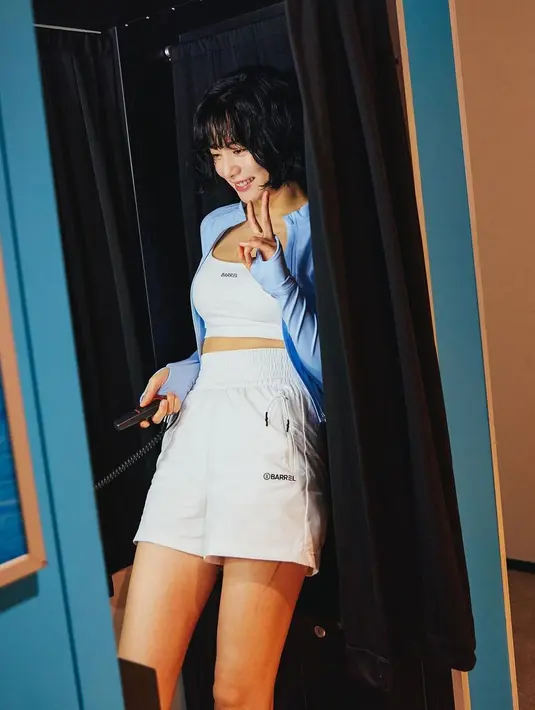 <p>Nana jadi terlihat lebih muda dengan gaya rambut pendeknya sekarang. [Foto: Instagram/ getbarrel.official]</p>