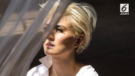 VIDEO: Pose Seksi dan Menantang Agnez Mo di Tempat Tidur