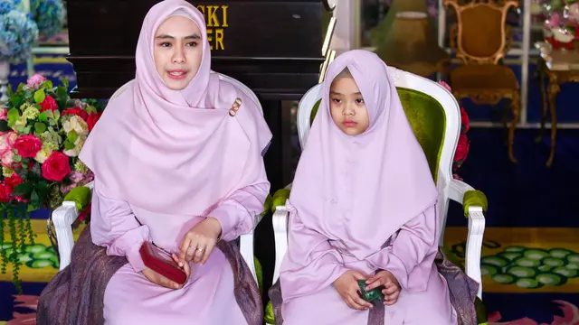 [Fimela] Oki Setiana Dewi