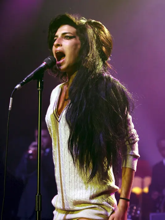 Di album baru ini akan berisi rekaman penampilan paling iconic Amy Winehouse. Termasuk saat dirinya tampil di North Sea Jazz Festival beberapa tahun lalu. (Bintang/EPA)
