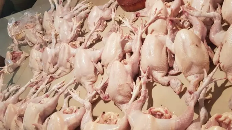 Harga ayam di Pasar Rumput, Jakarta Selatan,  di kisaran Rp 35 ribu per kilogram (kg) pada Senin (24/9/2018).