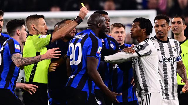 Foto: Gol Telat Lukaku dan Drama 3 Kartu Merah Jadi Bumbu Leg Pertama Semifinal Coppa Italia Juventus Kontra Inter Milan