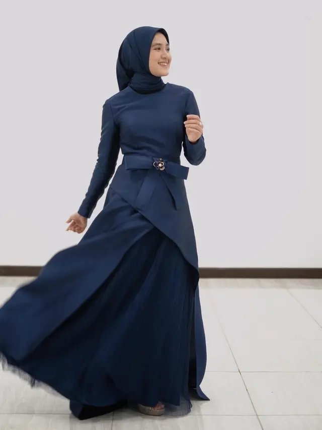 Pesona Cut Syifa Pakai Jilbab Warna Biru Berbagai Jenis, Makin Manis dan Memesona