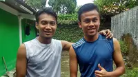 Pemain muda di Surabaya United, seperti Hargianto dan Sahrul Kurniawan, menyerahkan ajakan boikot ke klub. (Bola.com/Zaidan Nazarul)