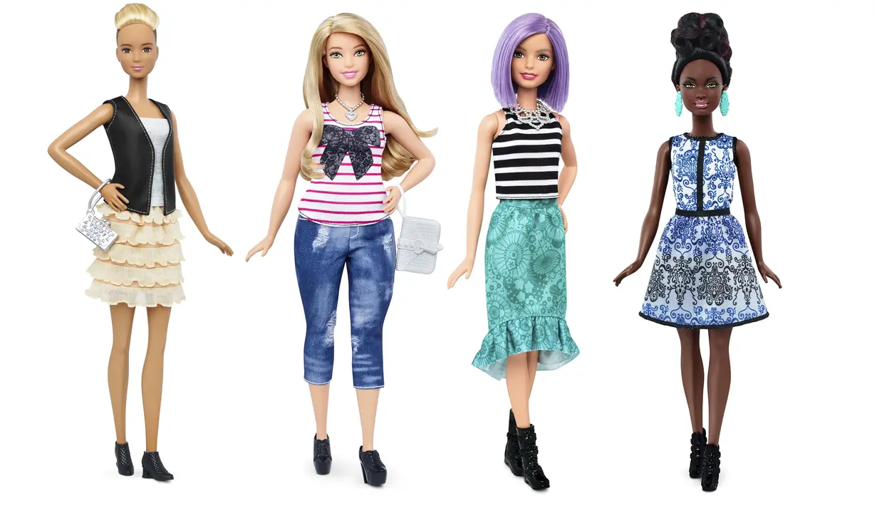Barbie dengan tubuh tinggi (kiri), berlekuk (kedua kiri) dan mungil (kanan) berdiri disamping boneka Barbie tradisional (kedua kanan) dalam kombinasi foto yang dirilis oleh Mattel, Kamis (28/1). (REUTERS/Mattel)
