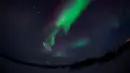 Aurora Borealis menghiasi langit saat malam hari di Kautokeino, Norwegia, Rabu (15/3). Aurora Borealis adalah fenomena pancaran cahaya yang menyala-nyala pada lapisan ionosfer dari sebuah planet. (AFP PHOTO / Jonathan NACKSTRAND)