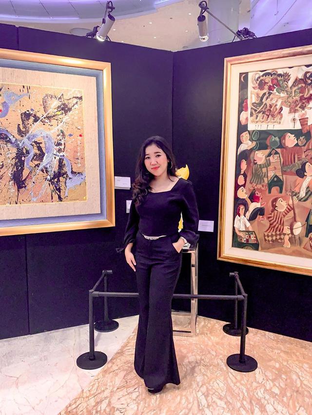 Dichat Langsung Nia Ramadhani, Ini 7 Penampilan Kece Kiky Saputri