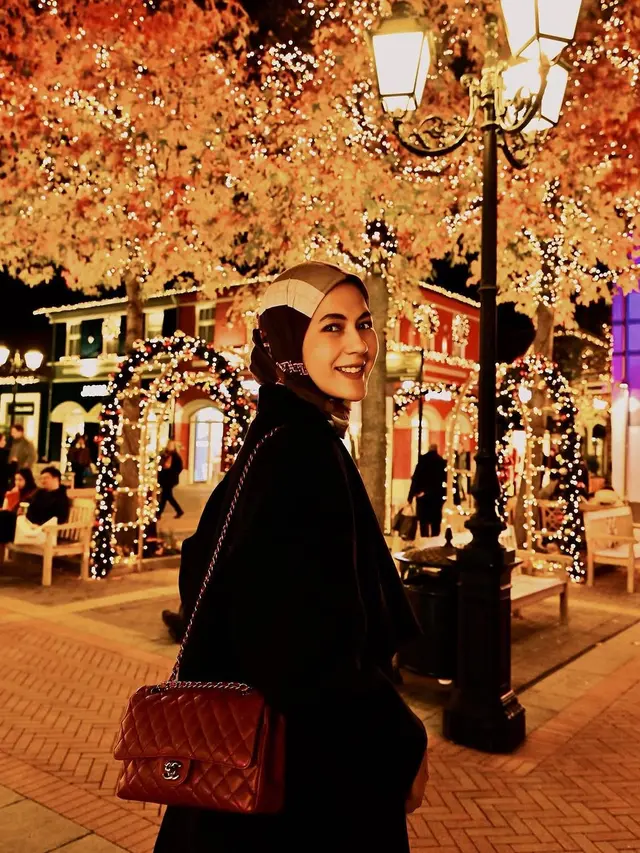 Inspirasi Gaya Hijab Paula Verhoeven yang Stylish dan Kekinian