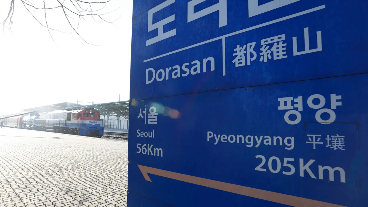 Bersejarah, Kereta Kembali Melintas dari Korea Selatan ke Korea Utara