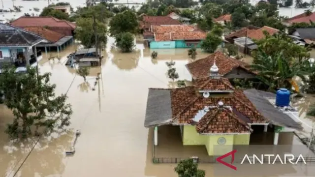 Banjir dan Rob Kepung Karawang