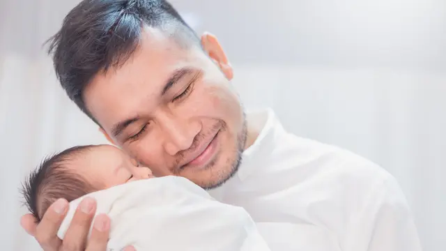 Bukan Hanya untuk Ibu, Cuti Melahirkan Ternyata Juga Penting buat Para Ayah Lho