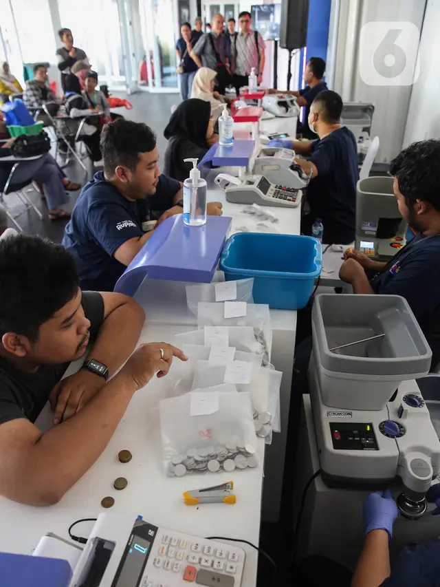 Antusiasme Warga Tukarkan Uang Logam Rupiah di Gelaran FERBI 2024