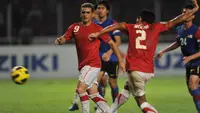 Bek Timnas Indonesia, Mohammad Nasuha, mencetak gol ke gawang Malaysia pada final Piala AFF 2010.(AFP/Bay Ismoyo)