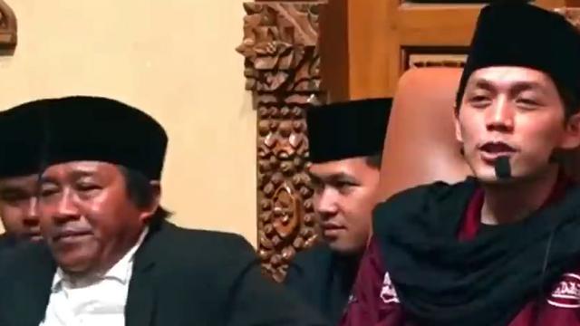Gus Jalal dan Gus Iqdam (Tangkap Layar You Tube Ngaji Virtual / Khazim Mahrur)