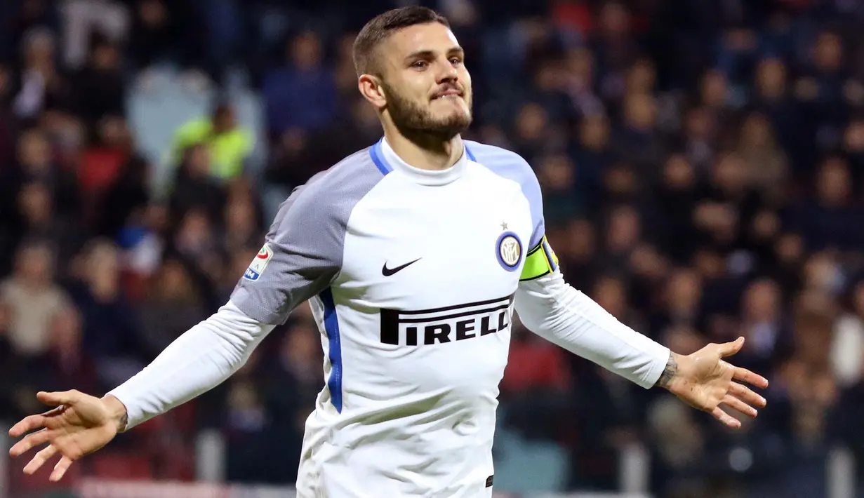 Pemain Inter Milan, Mauro Icardi merayakan golnya ke gawang Cagliari pada lanjutan Serie A di Sardegna Arena Stadium, Cagliari, (25/11/2017). Inter Menang 3-1. (Fabio Murru/ANSA via AP)