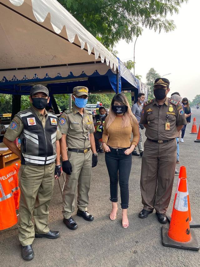 5 Potret Dinar Candy Saat Dapat Hukuman Akibat Langgar PSBB, Curi Perhatian