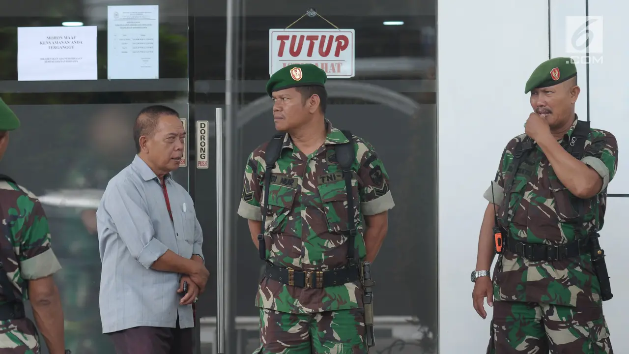 Petugas Jaga Ketat Sidang Tuntutan Aman Abdurrahman