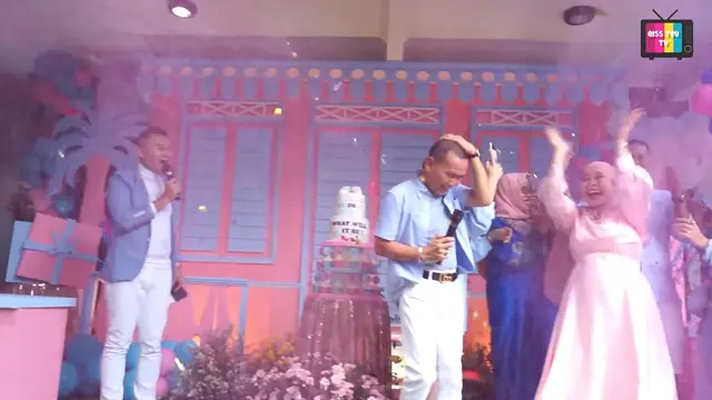 Adik Ayu Ting Ting Gelar Gender Reveal. (YouTube Qiss You TV)