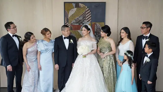 [Fimela] Angela Tanoesoedolibjo di nikahan Jessica Tanoesoedibjo