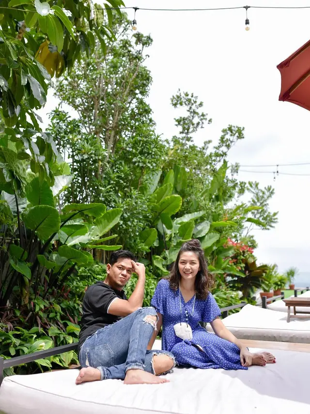 [Fimela] Potret Romantis Surya Insomnia dan Tyara Renata