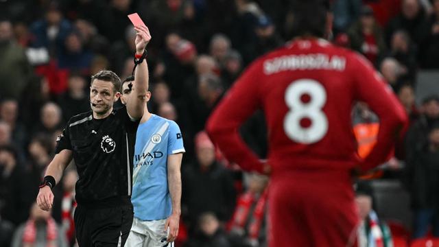 Foto: Momen Kartu Merah Kontroversial Dominik Szoboszlai saat Liverpool Ditekuk Man City di Liga Inggris