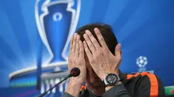 Ekspresi Massimilliano Allegri pelatih Juventus saat jumpa pers jelang laga final melawan Barcelona. (AFP/Marco Bertorello)