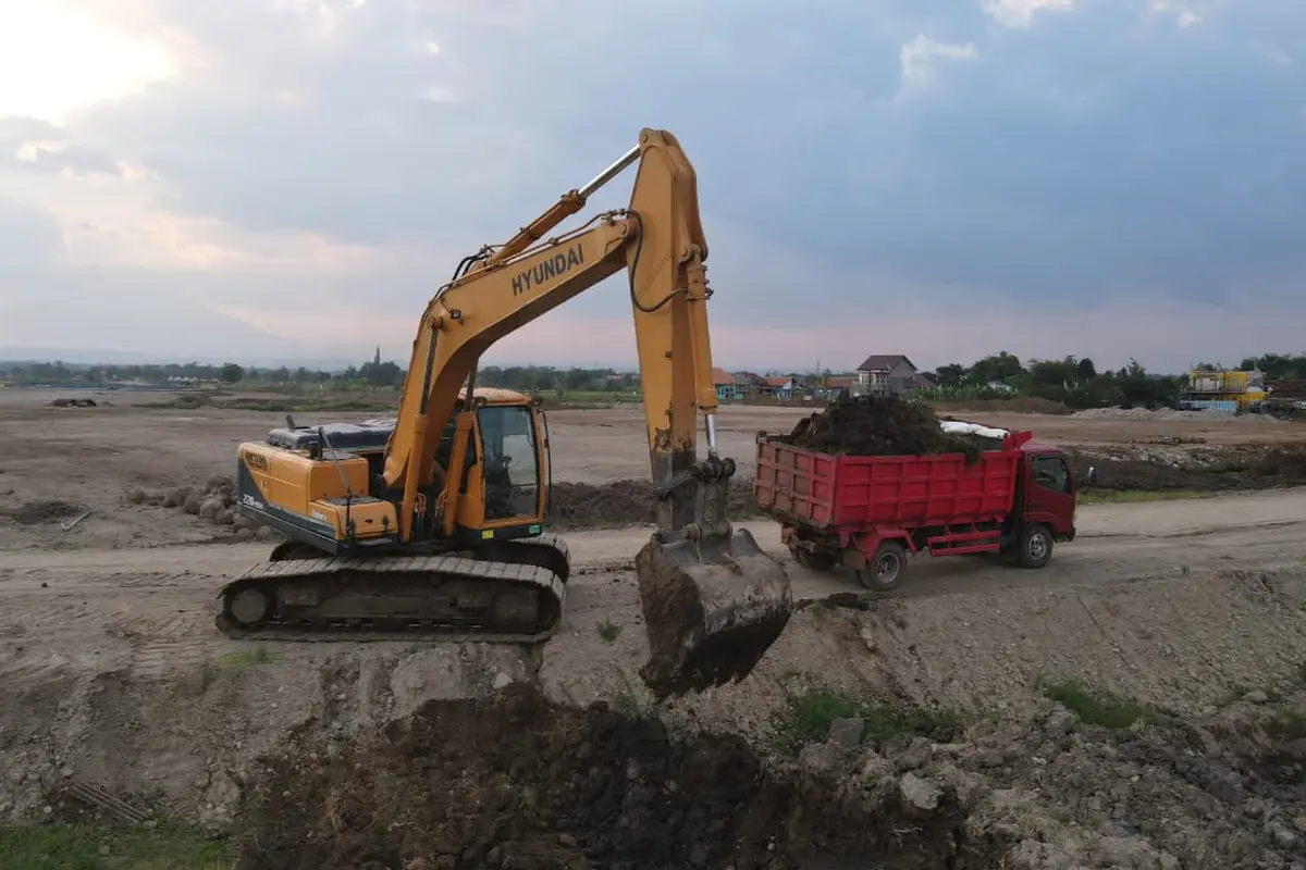Pembangunan Jalan Tol Solo-Yogyakarta-Bandara Kulon Progo sepanjang 96,57 km. Foto: PUPR