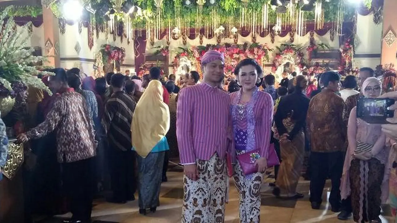 Dibalut Kebaya Ketat, Vicky Shu Hadir di Pernikahan Kahiyang Ayu