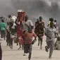 Suasana mencekam ketika rakyat sipil berlarian menyelamatkan diri dari kepungan perang Sudan Selatan (AFP/Justin Lynch)