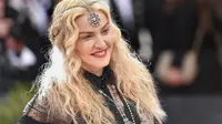 Madonna Bawa Chef Pribadi Saat Naik Pesawat, Makan Sushi dalam Penerbangan LA - Inggris