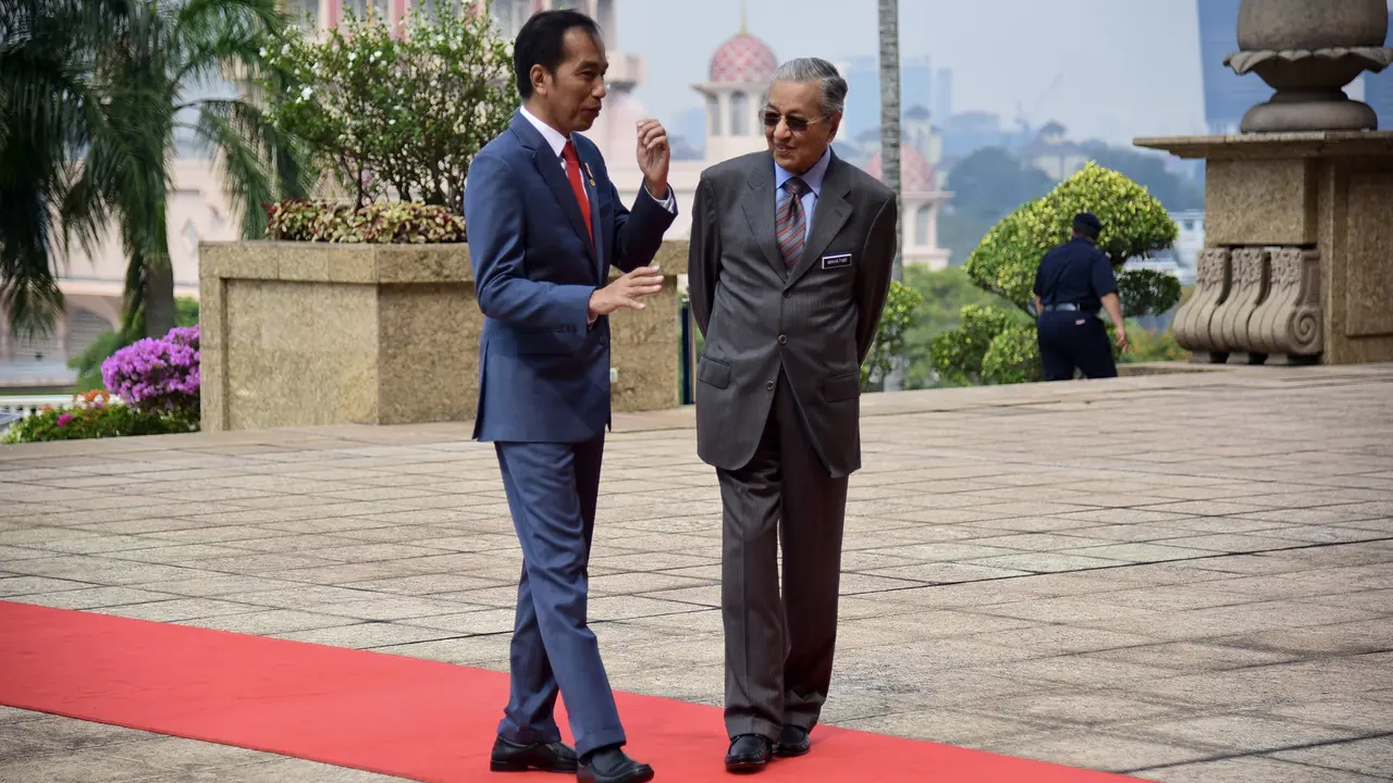Keakraban Jokowi dan PM Mahathir di Malaysia