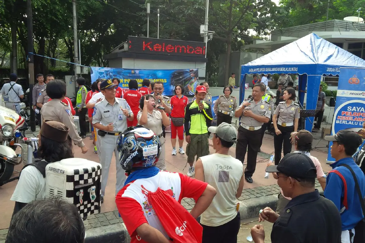 Kala Polwan Cantik Dangdutan di Car Free Day