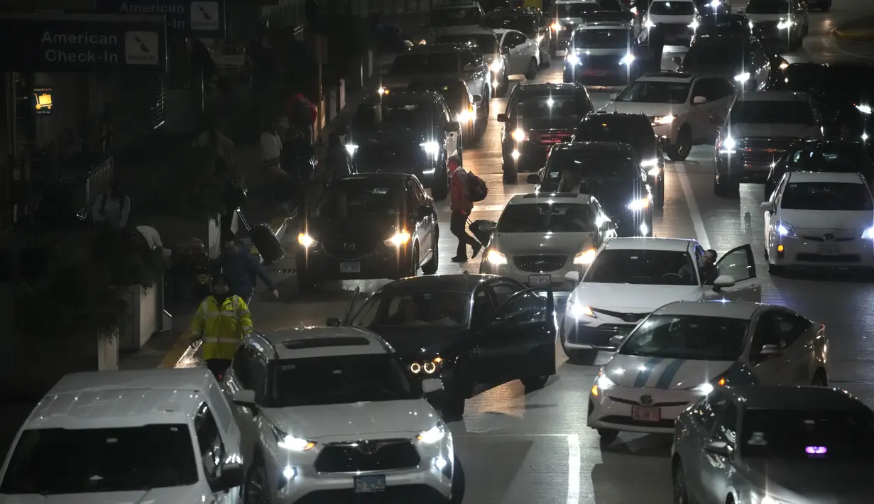 Administrasi Keamanan Transportasi (TSA) menyatakan bahwa periode perjalanan liburan akhir tahun dimulai hari ini hingga 2 Januari. (AP Photo/Nam Y. Huh)