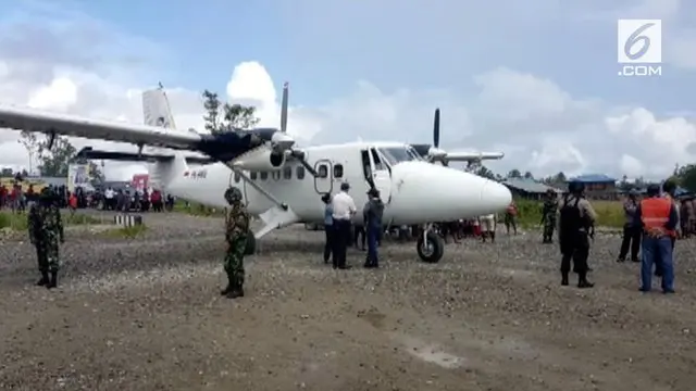 Organisasi Papua Merdeka menembak pesawat Trigana Air hingga menyebabkan pilot terluka. Selain itu mereka juga membunuh 3 warga pemukiman.