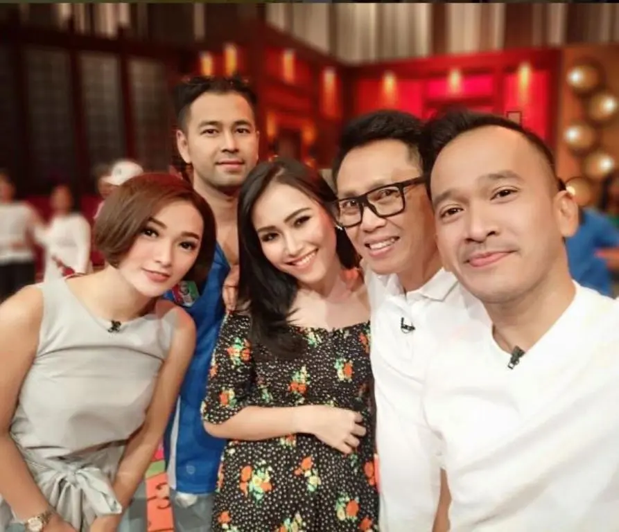 Ayu Ting Ting kembali bergabung dengan teman-teman sesama selebritas (Foto: Instagram)