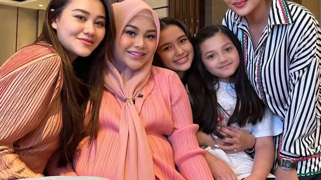 Aaliyah Massaid dan Sarah Menzel saat Hadir di Ulang Tahun Ashanty. [@aaliya.massaid]