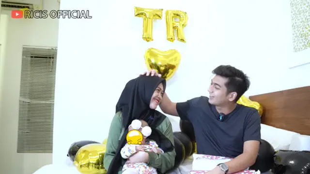 6 Potret Ulang Tahun Teuku Ryan, Dirayakan Dinner Romantis Pemandangan Langit
