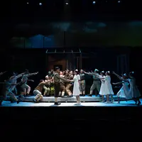 Melihat pagelaran drama musikal MAR yang tampil perdana (MAR)