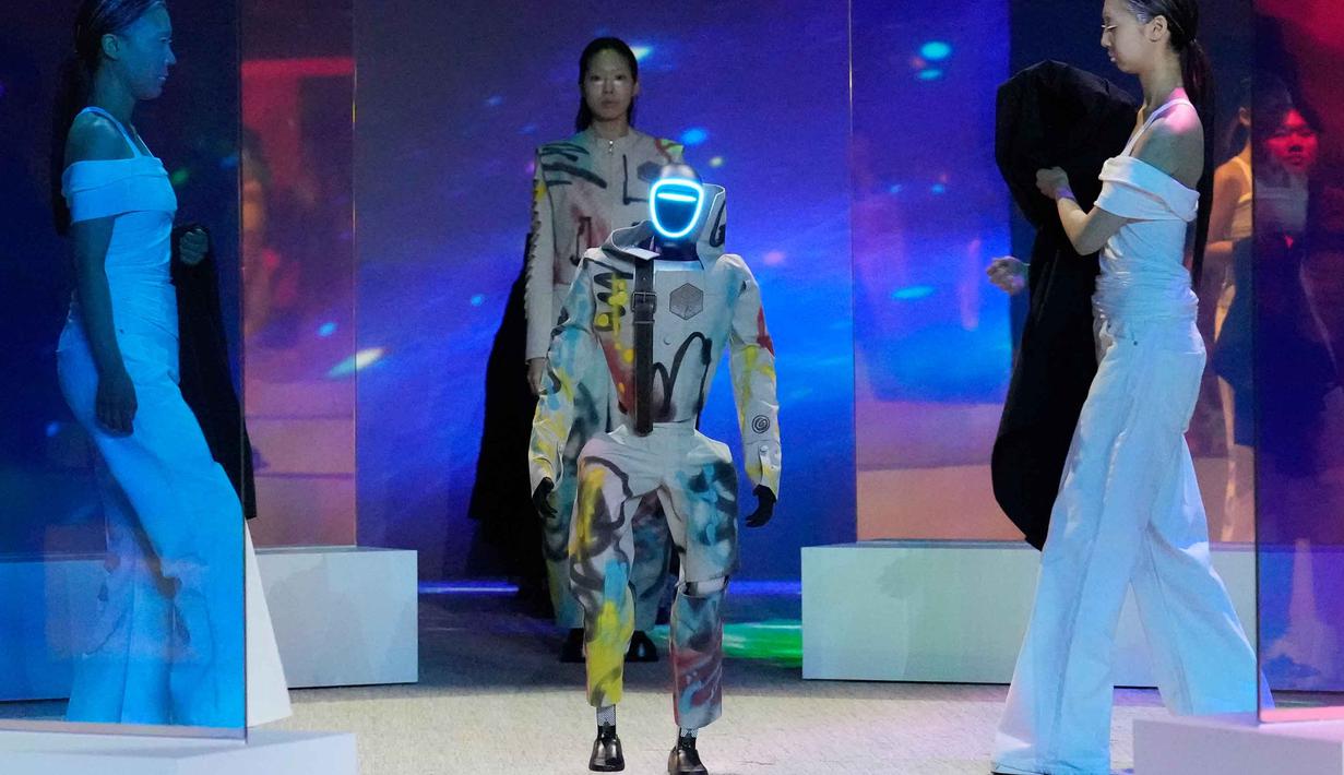  Physical AI Fashion Show dari Galaxy Corporation di Seoul, Korea Selatan, Kamis 28 Mei 2026. (AP Photo/Ahn Young-joon)