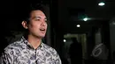 Vokalis Ada Band, Donnie Sibarani saat berbincang dengan Liputan6.com di RS Bersalin Asih Jakarta, Selasa (21/4/2015). Donnie baru saja dikaruniai seorang putra pada 18 April lalu yang diberi nama Kent Leopold Sibarani. (Liputan6.com/Faisal R Syam)