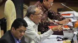 Rapat dengar pendapat tersebut membahas persiapan pelaksanaan Pilkada serentak tahun 2015, Jakarta, Senin (24/11/2014). (Liputan6.com/Andrian M Tunay) 