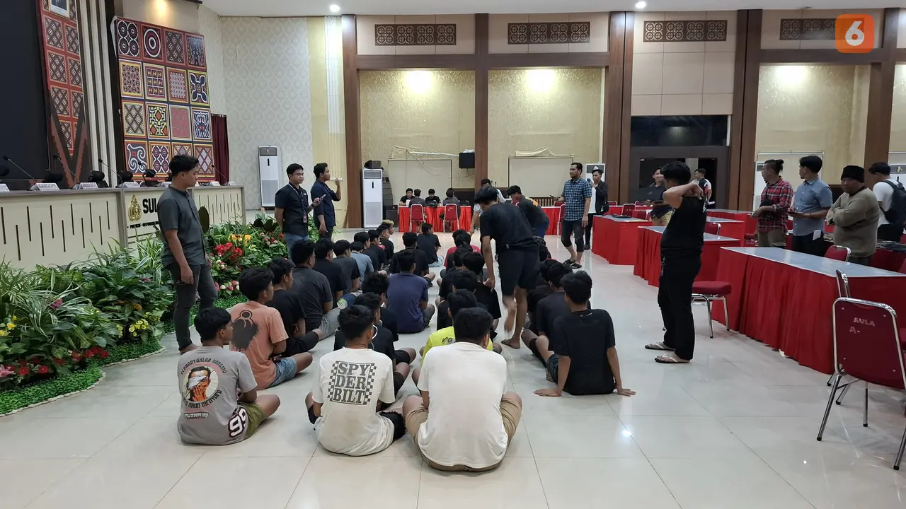 40 terduga Passobis yang ditangkap TNI diserahkan ke Polda Sulsel (Liputan6.com/Fauzan)