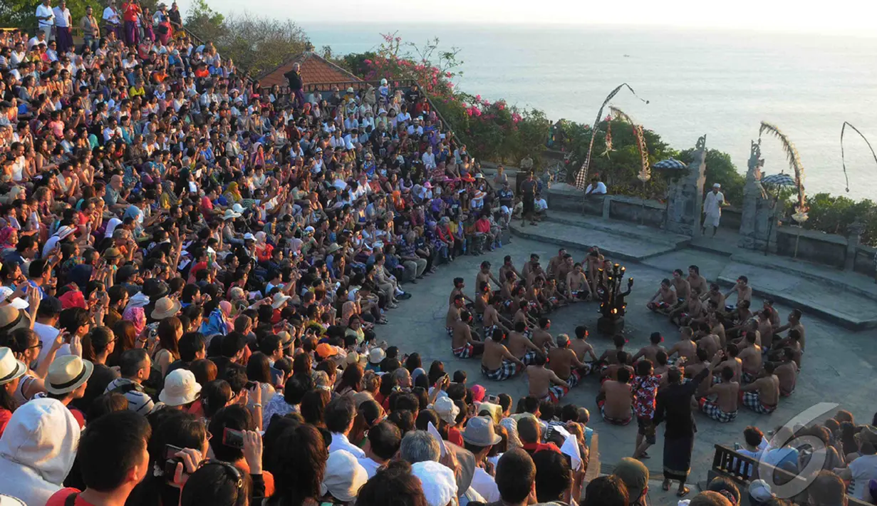 Mayoritas pemain tari kecak adalah laki-laki yang jumlahnya bisa mencapai puluhan, Bali (31/8/2014) (Liputan6.com/Herman Zakaria)