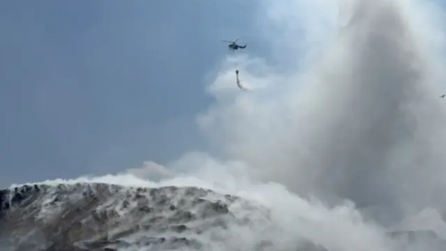 Update Kebakaran TPA Putri Cempo di Solo Tak Kunjung Padam, Helikopter Polri 56 Kali Lakukan Water Bombing