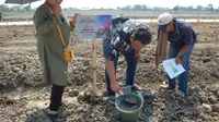 Pengembang di Cikarang, Bekasi ini, ajak konsumen atau calon penghuni perumahannya, untuk melakukan peletakan baru pertama rumah yang mereka beli. Hal ini dipercaya sebagai tanda baik dalam memulai kehidupan baru bersama keluarga di rumah impian mereka.